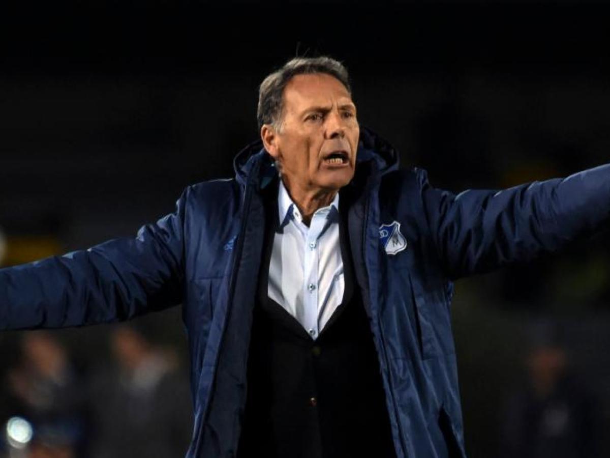 Homenaje a Miguel Ángel Russo exdirector técnico de Millonarios 