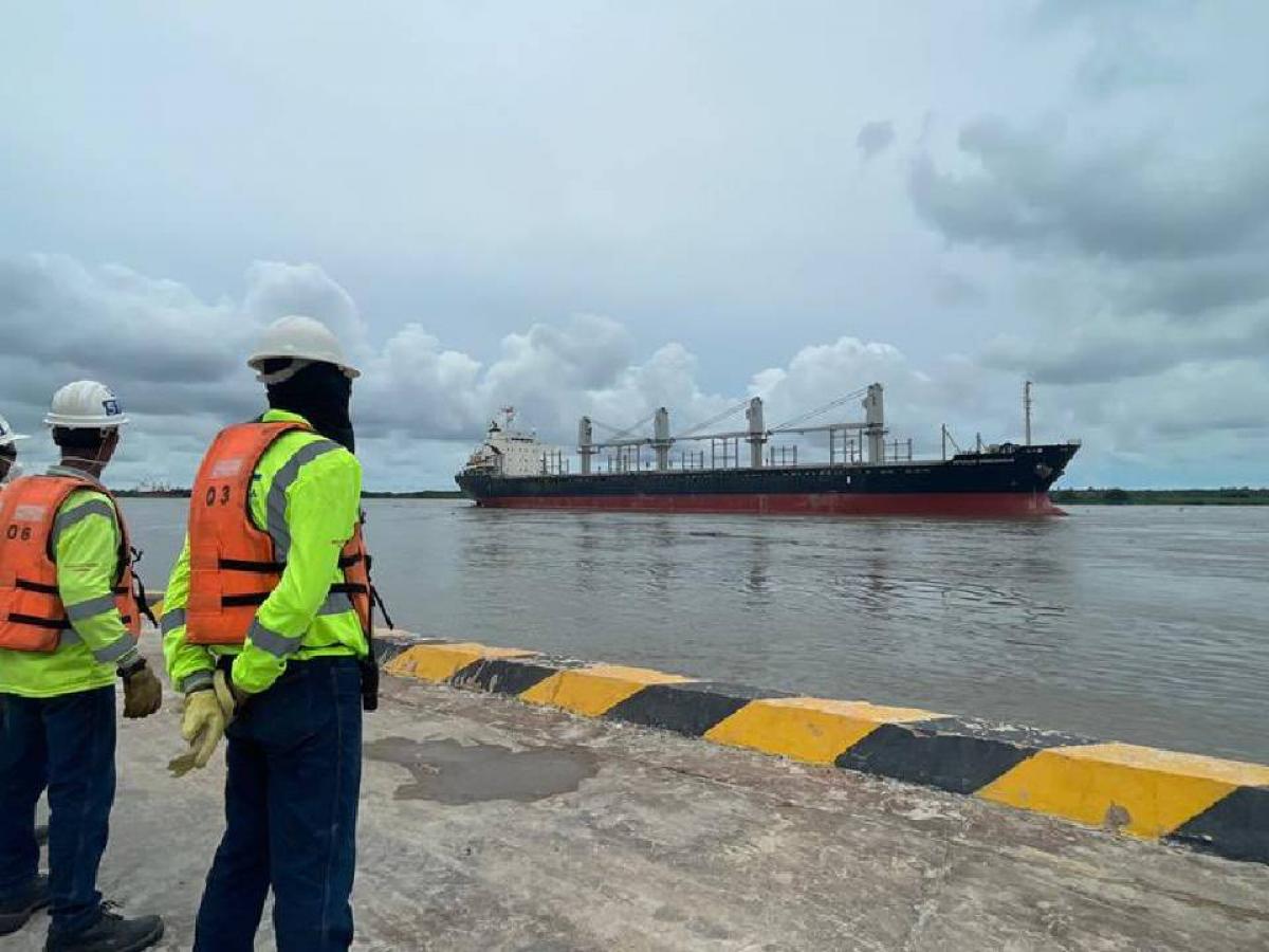 Colombia recibe cargamento de fertilizantes proveniente de Venezuela