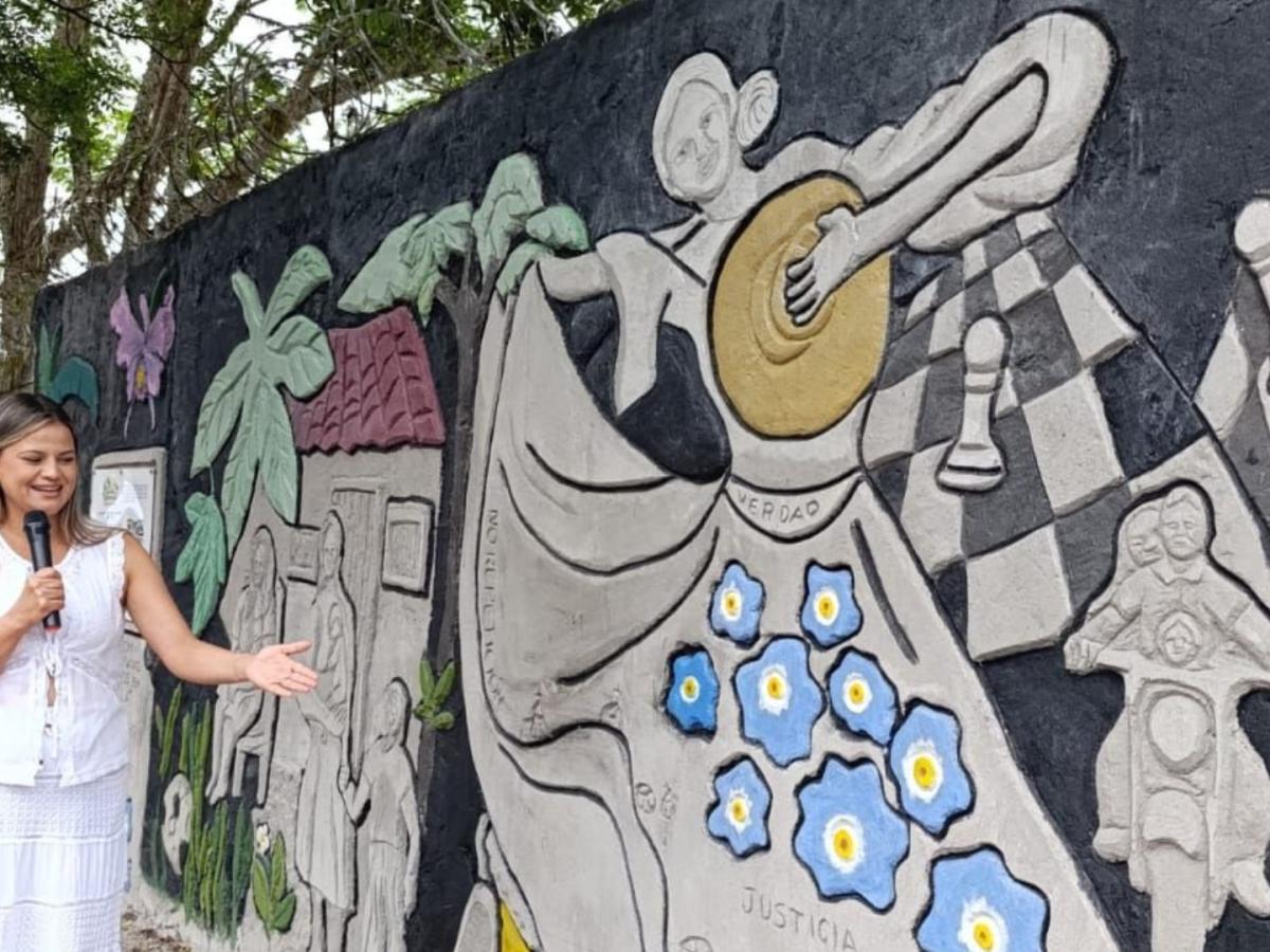 Mural en homenaje a las víctimas de ejecuciones extrajudiciales en Garzón Huila