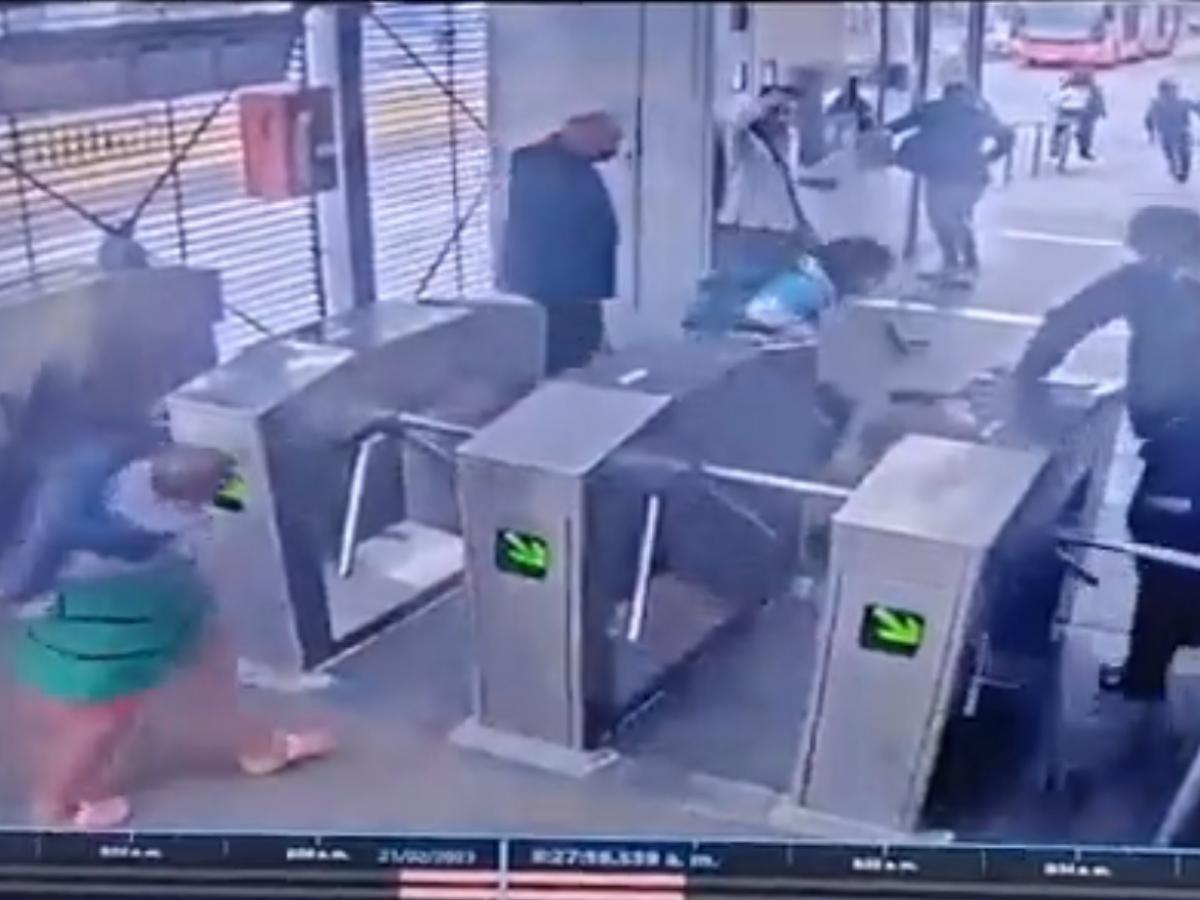 Menor Embera resultó herido en persecución a delincuente en TransMilenio