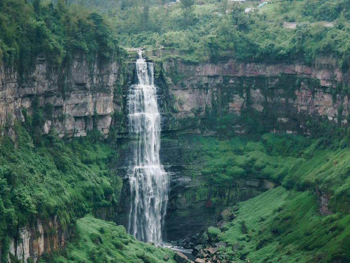 Un carro cayó al Salto del Tequendama: autoridades realizan labores de búsqueda
