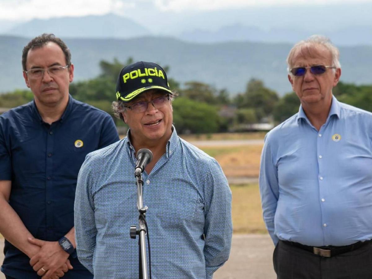 "No puede haber más auxiliares de policía en zonas de riesgo": Presidente Gustavo Petro