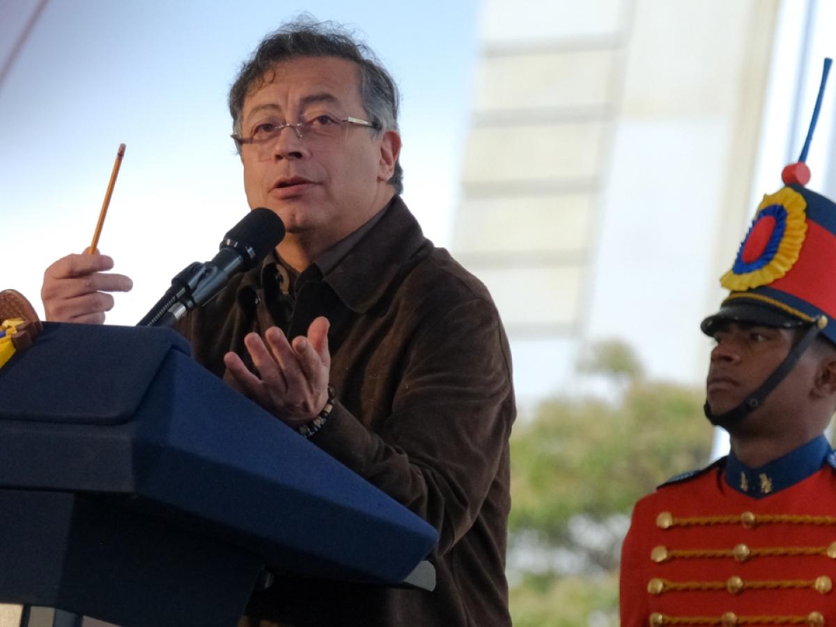 Presidente señala posibles irregularidades en decisión de la CRC y alerta sobre censura previa