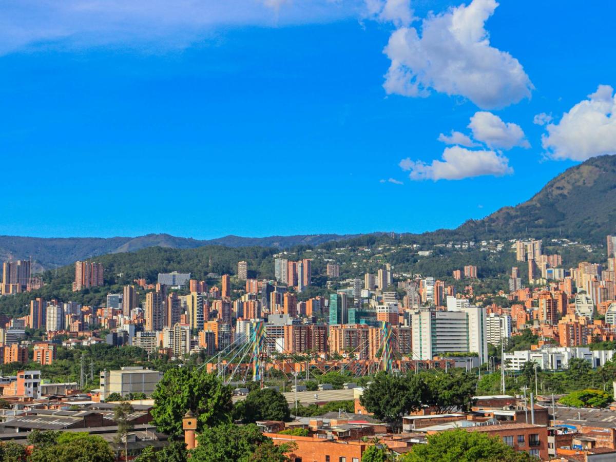 Movilidad Medellín HOY: pico y placa viernes 15 agosto 2025 