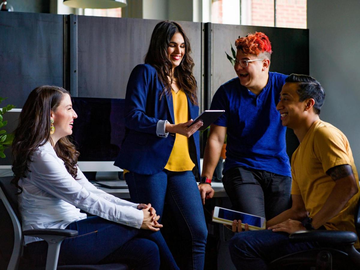 Gobierno ayudará a estudiar posgrados a más de mil colombianos en el exterior