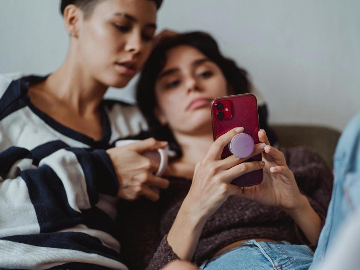 Los videos cortos se convierten en principal fuente de información de jóvenes, alerta un informe