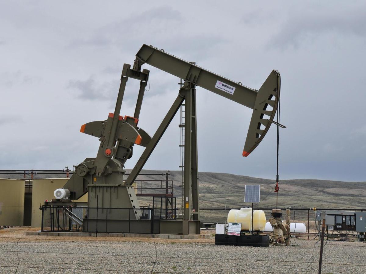 Gobierno refuerza control a distribución de combustibles en 10 departamentos con circular sobre hidrocarburos