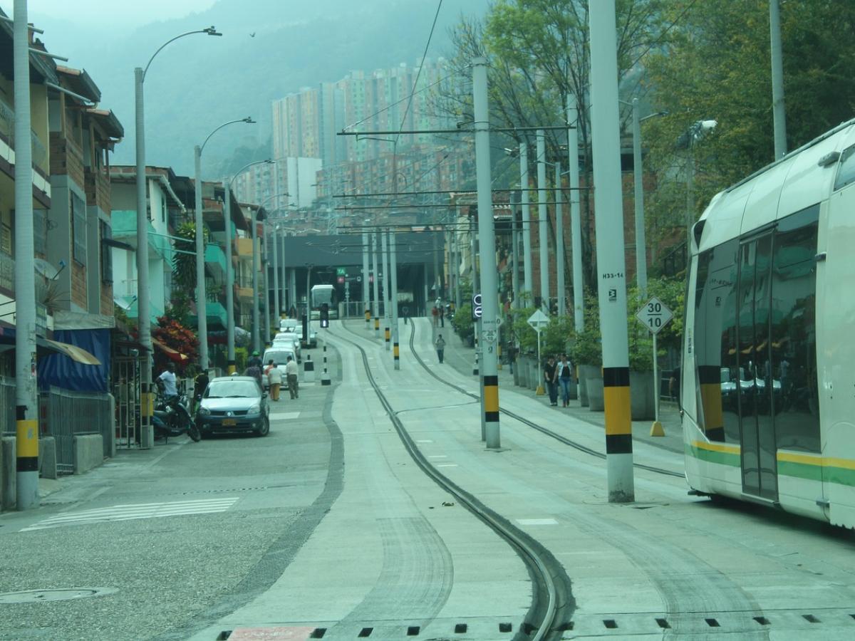 Movilidad Medellín HOY: pico y placa particulares y taxis 14 agosto 2025