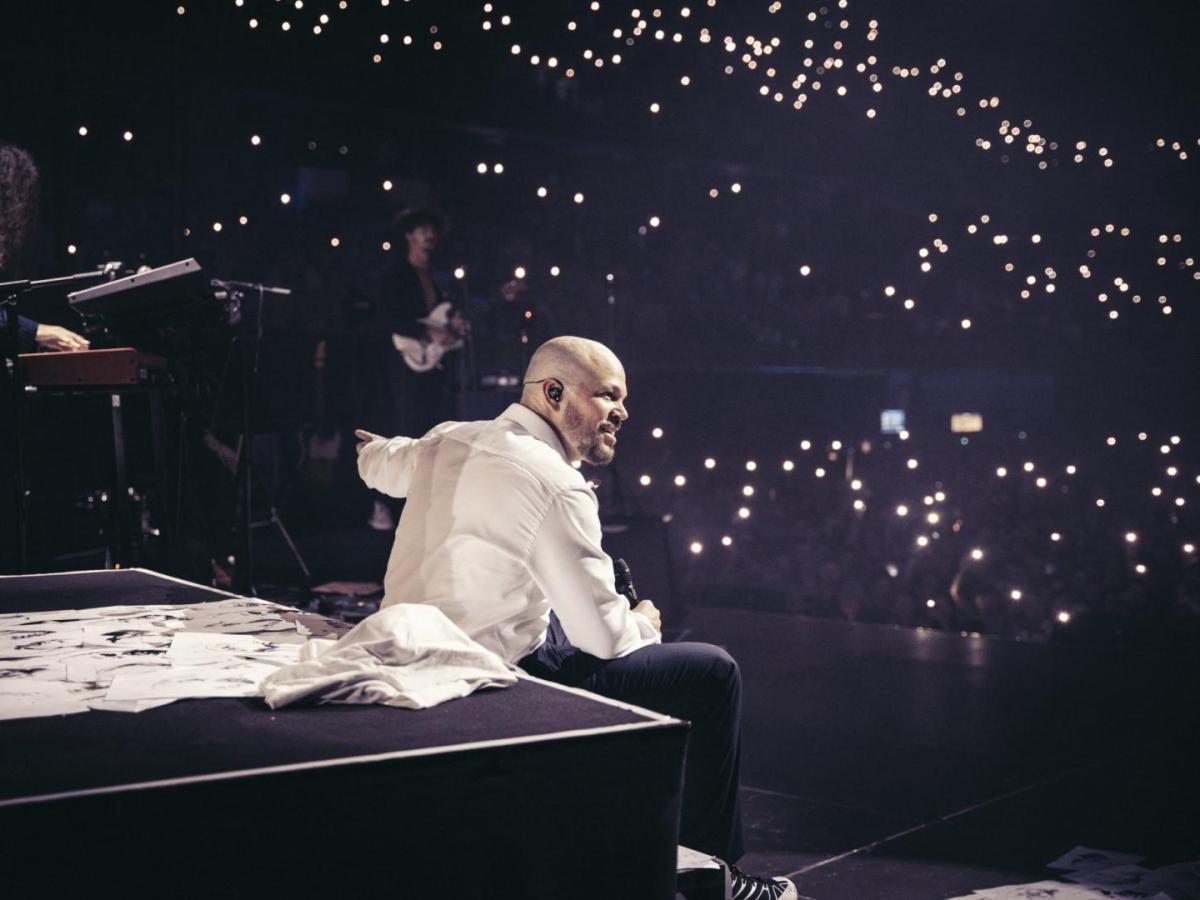 Residente: trayectoria, enfoque artístico y premios 