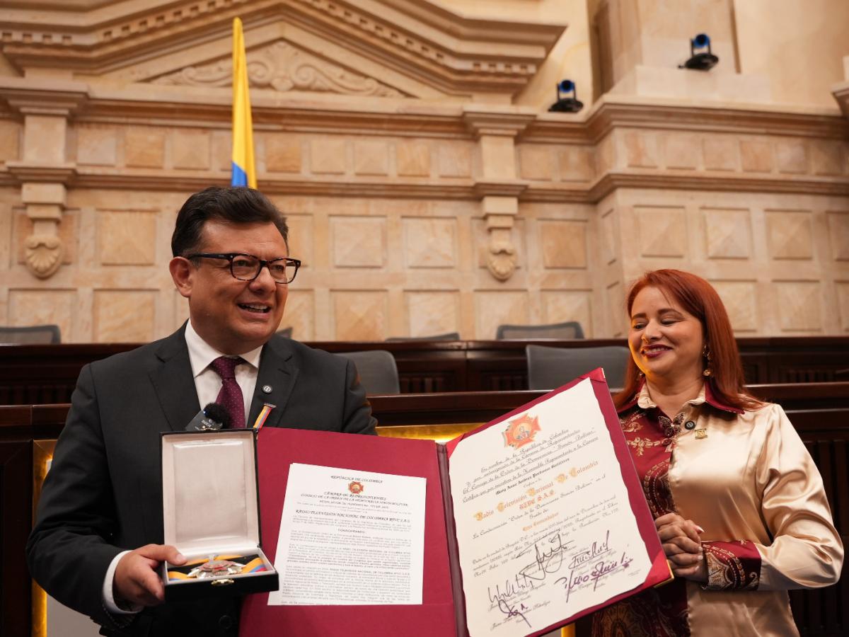 RTVC condecorado por el Congreso: Orden de la Democracia Simón Bolívar 