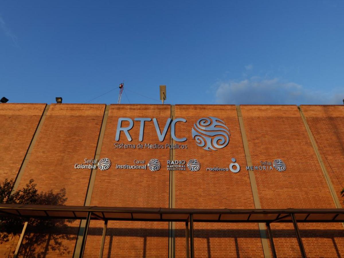 Incitan con poner bomba en RTVC, denunció Hollman Morris 