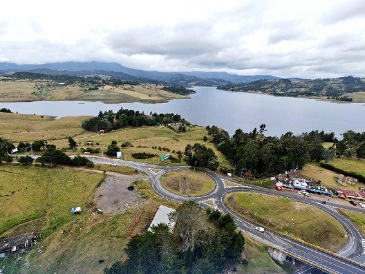 Restricción de vehículos de carga: Vía alterna al Llano, Policía de Tránsito informa