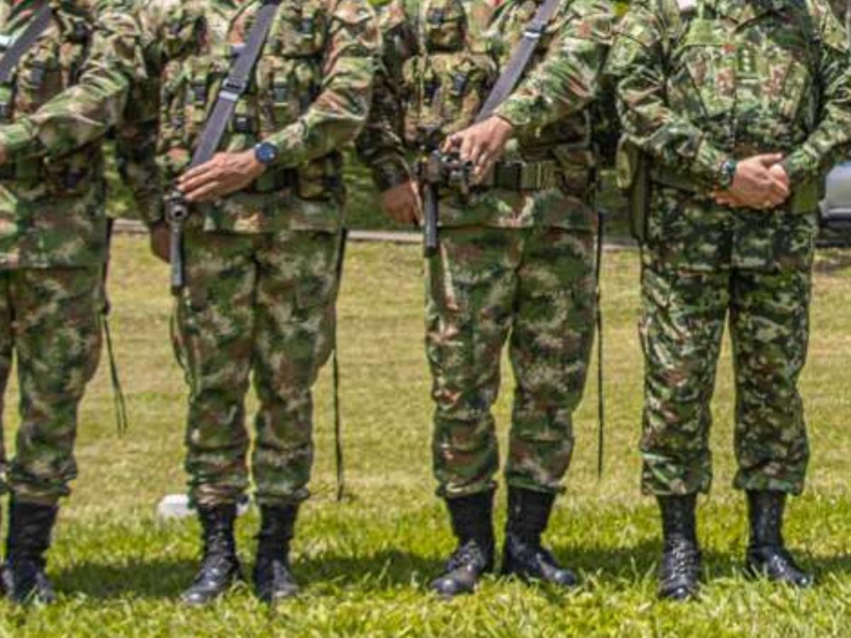 Hallan muertos a dos oficiales en Cantón Norte; investigan feminicidio