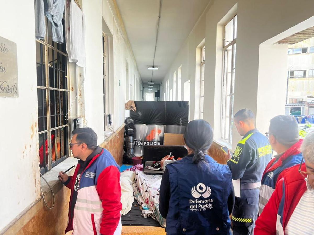 16 presos fugados de estación de policía en Bogotá