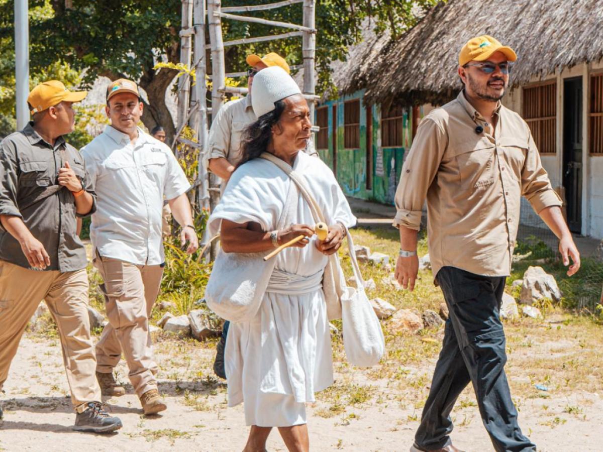 Entrega de tierras a arhuacos los conecta con el mar y Línea Negra
