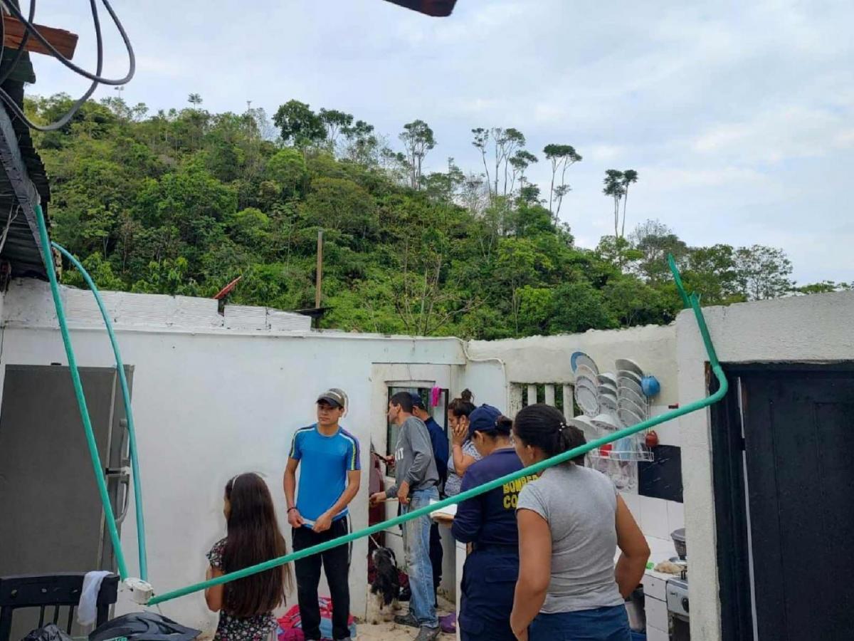 En Caldas un vendaval afectó viviendas y una institución educativa