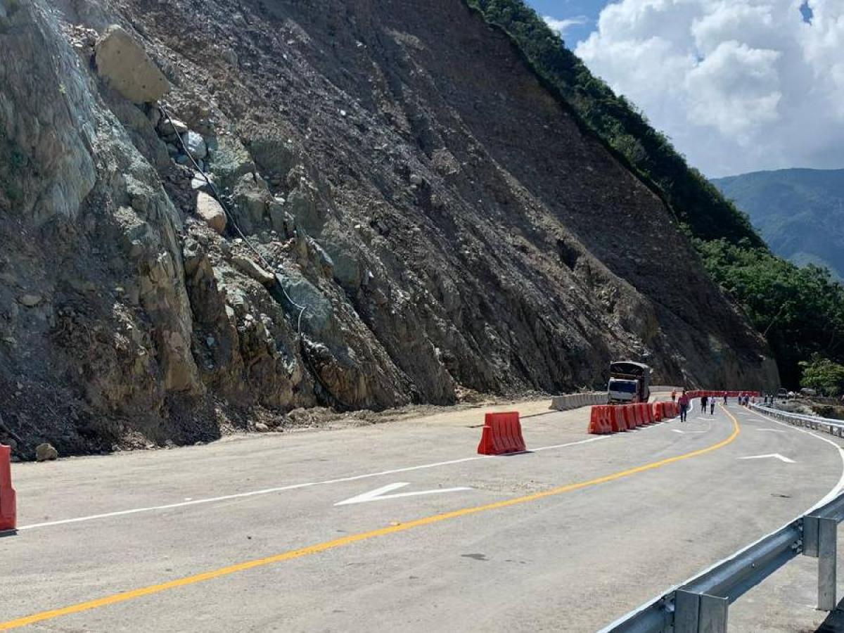 Vía Bogotá-Villavicencio: paso alterno controlado 