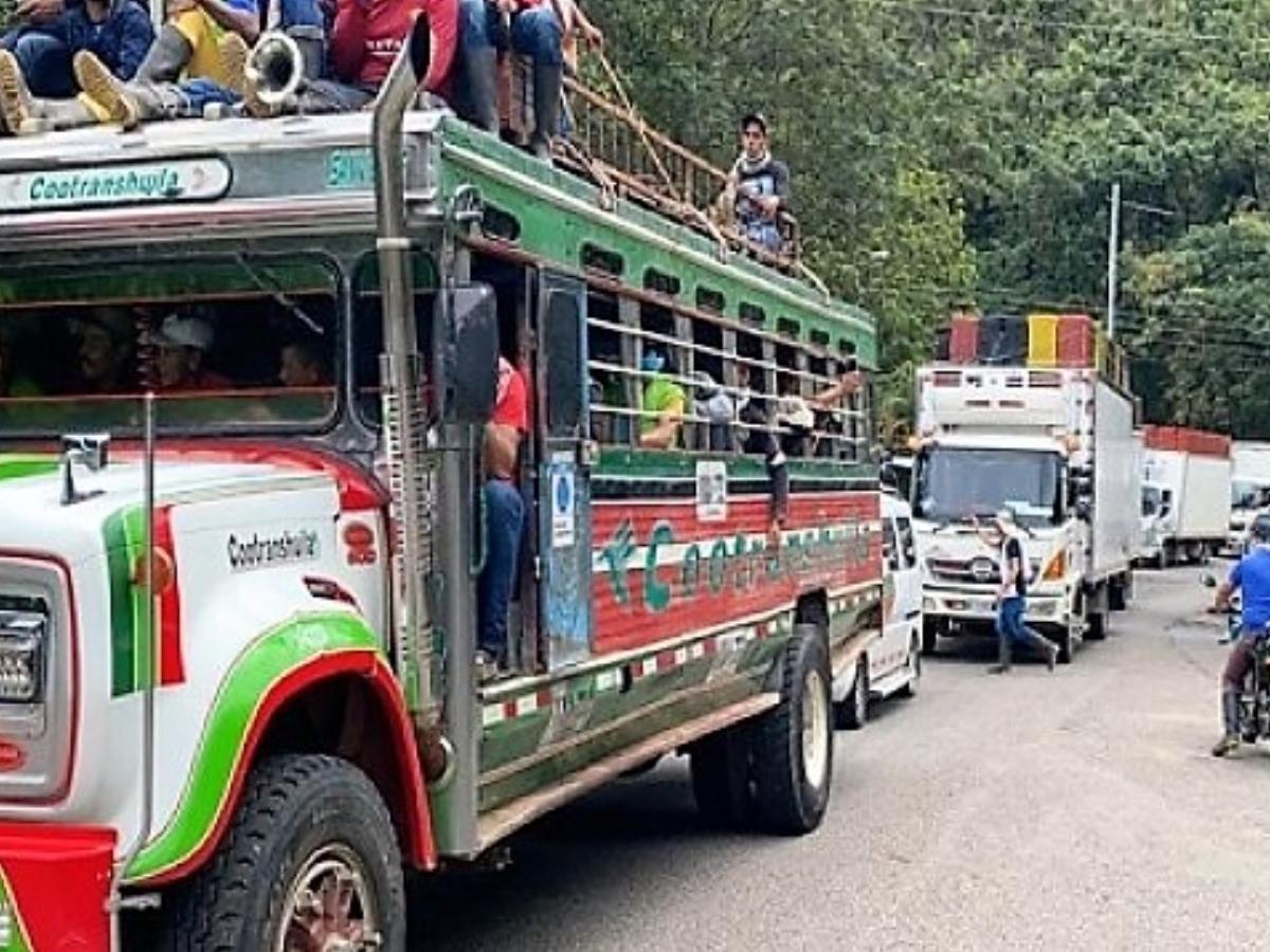 Abren bloqueos en vía Neiva-Garzón, en el Huila
