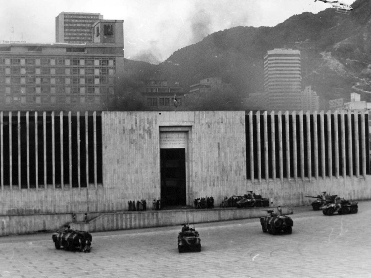 Palacio de Justicia durante su toma y retoma en 1985