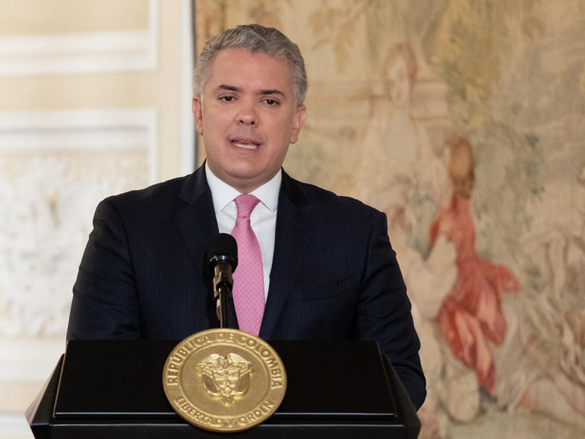 El presidente. El presidente. альваро урибе велес. эль президенте диктатор. El presidente.