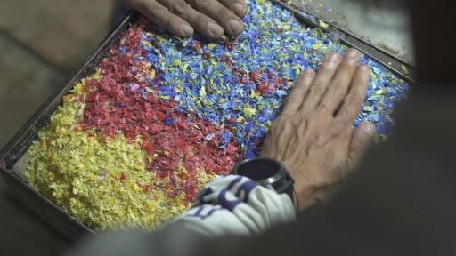 Plástico precioso: la iniciativa de reciclaje en las playas de Uramba