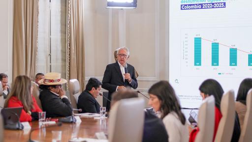 Petro defiende sistema de salud y destaca reducción de mortalidad infantil