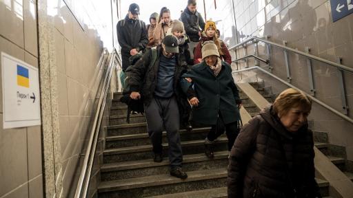 Ucrania anuncia corredores humanitarios para evacuar civiles 