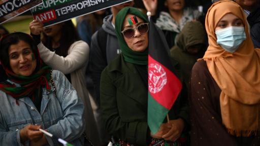 Talibanes en Afganistán: periodistas afganas deben taparse el rostro