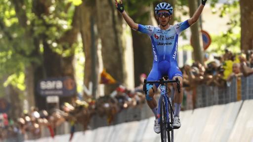 Simon Yates ganó etapa en el Giro de Italia y Carapaz es nuevo líder