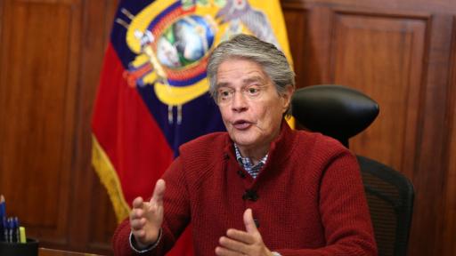 Presidente de Ecuador bajó precios de combustibles pero no logró disminuir las protestas