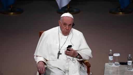 El papa Francisco llegó a Kazajistán para una visita de tres días