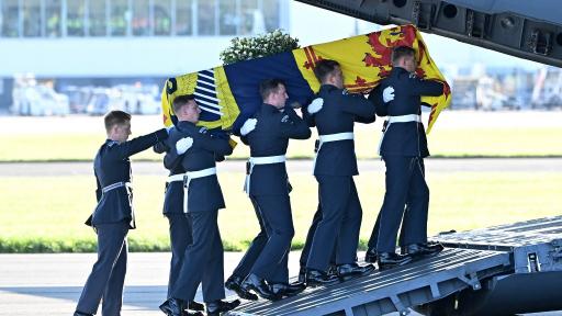 El féretro de Isabel II viaja a Londres para el último adiós