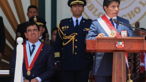 Presidente de Perú anuncia que disuelve el Congreso