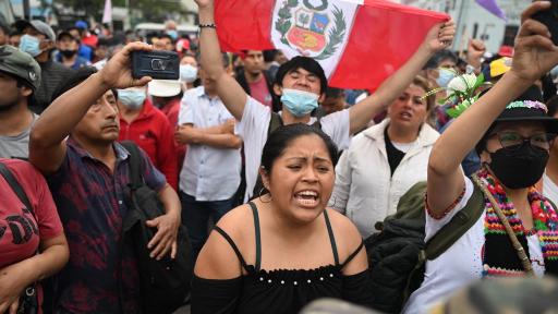 Análisis: Perú, un día con dos presidentes