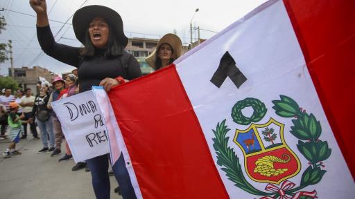 Perú "recupera carreteras" y la violencia de las protestas "disminuye"
