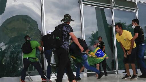 Brasil: 150 bolsonaristas detenidos tras invasión de edificios gubernamentales