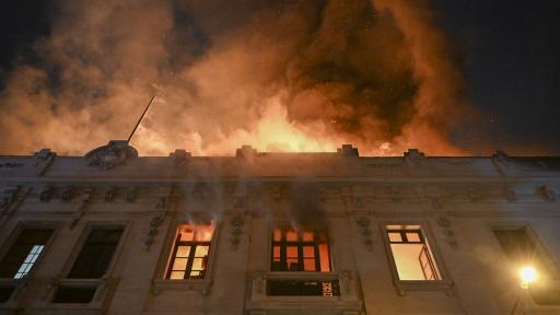 Incendios y enfrentamientos en las calles dejan manifestaciones en Perú