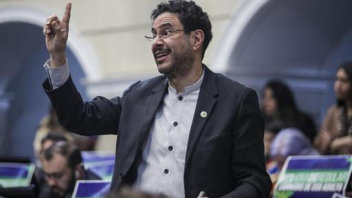 Iván Cepeda pide imputación de cargos a exparamilitares en caso Uribe