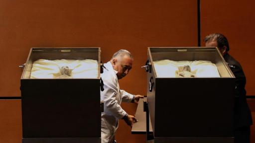 Exhiben supuestos cuerpos de extraterrestres en el Congreso de México