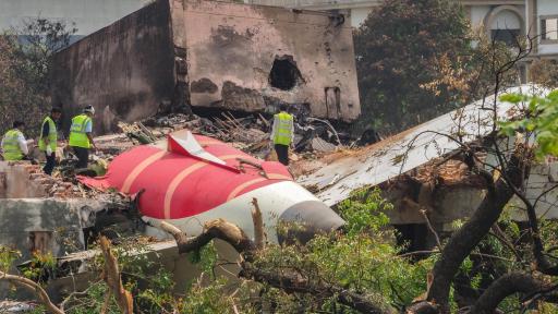 India: Encontraron caja negra del avión accidentado 