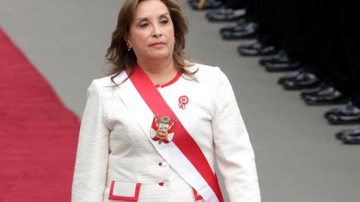 Dina Boluarte en la cuerda floja como presidenta de Perú por presunta corrupción