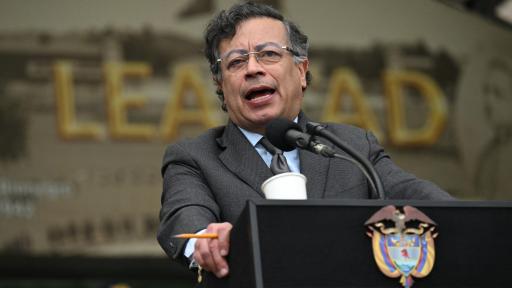 Petro advierte presiones contra el salario vital y pide respaldo ciudadano
