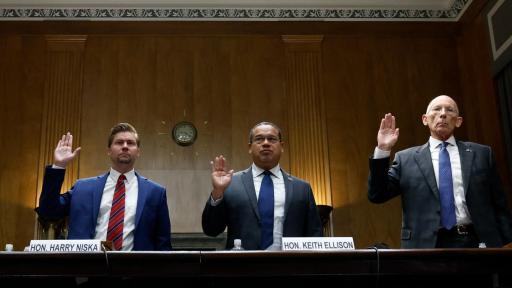 Senado de EE.UU. frena límite a poderes de guerra de Trump