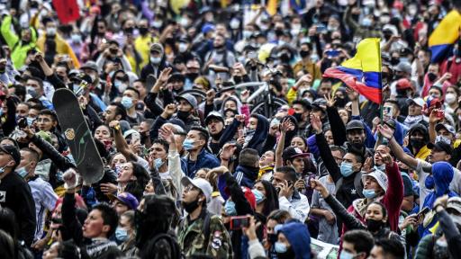 Jóvenes de Colombia: problemas que enfrentan en educación, empleo, políticas