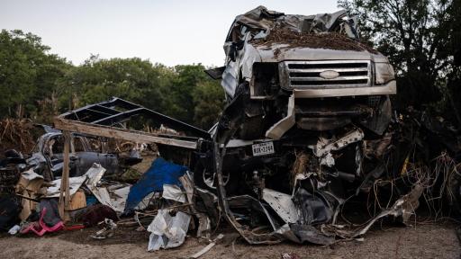 Inundaciones en Texas ya dejan un saldo de más de 100 muertos