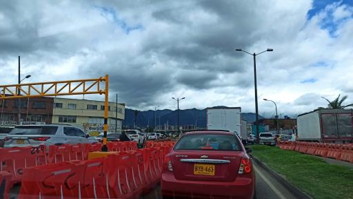 Caos vehicular Puente Aranda Bogotá por cierres viales