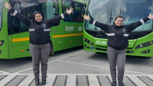 Desafíos y logros que enfrentan las conductoras de transporte público en Bogotá