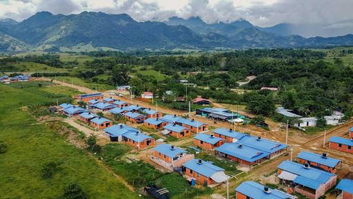 Familias firmantes del Acuerdo de Paz reciben 106 viviendas rurales en Caquetá