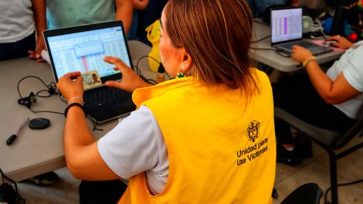 Indemnizaciones para víctimas del conflicto en el Cesar: entregan $12.200 millones en cartas