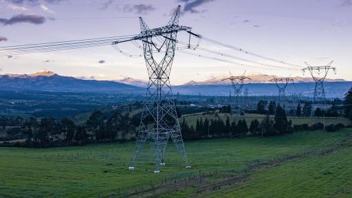 Gobierno propone reforma eléctrica para destrabar proyectos energéticos